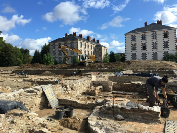 Fouille de la caserne Mellinet, par les archéologue du Pôle archéologique de Nantes Métropole, 2018 © Le Chronographe