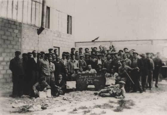 Groupe d’ouvriers pendant l’occupation de l'usine des Batignolles, 7 juin 1936