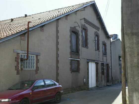 Entrepôt de la vinaigrerie Caroff situé 24 rue des Chantiers Crucy
