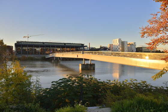 La passerelle Victor Schoelcher et le palais de Justice