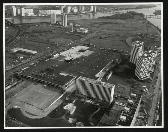 Vue aérienne du centre commercial Beaulieu en construction