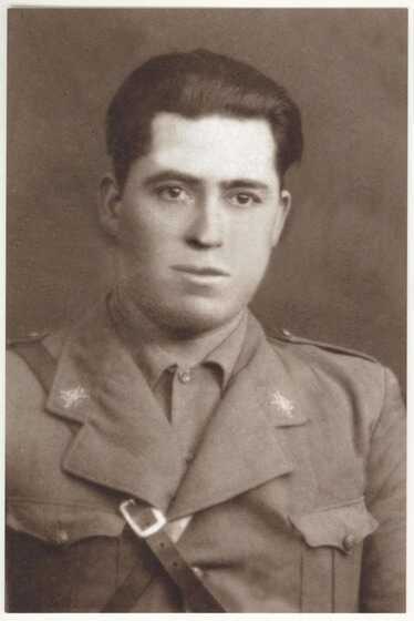 Alfredo Gomez Ollero en uniforme de l'armée républicaine espagnole