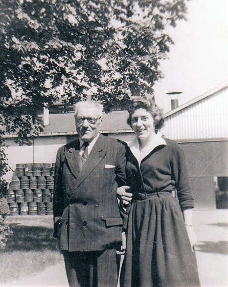 Abel Rineau dans la cour de l’entreprise Outillage Armor de la rue Ledru-Rollin