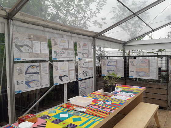 Exposition des travaux des classes de collège et lycée au cours de l’événement Débord de Loire.