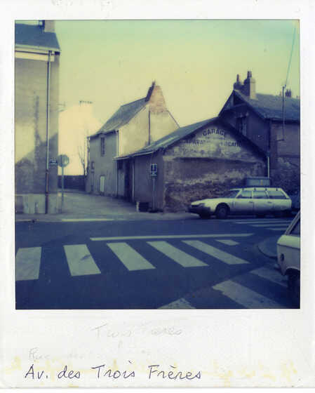 Carrefour de l’avenue des Trois Frères et de la rue d’Allonville