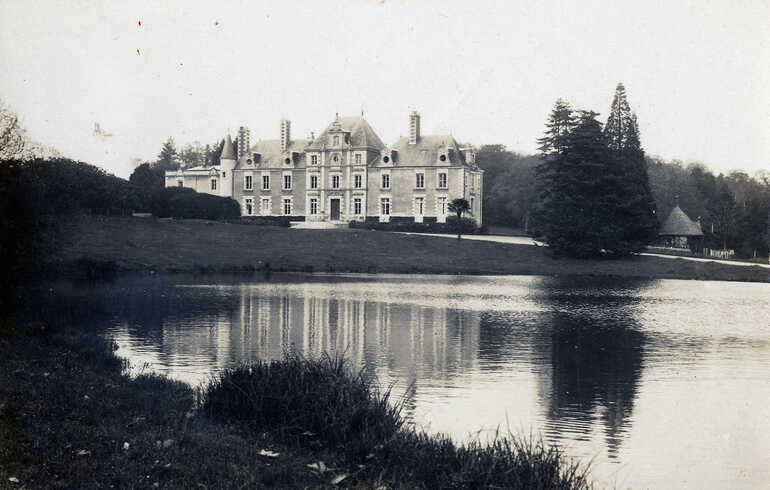Château des Dervallières et son bassin