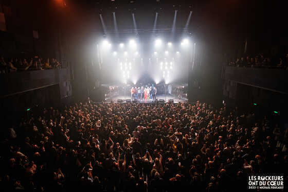 Le groupe nantais Elmer Food Beat salue la foule à l’issue du concert de l’édition 2023