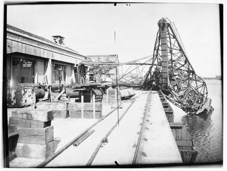 Effondrement de la grue après la tempête de 1948