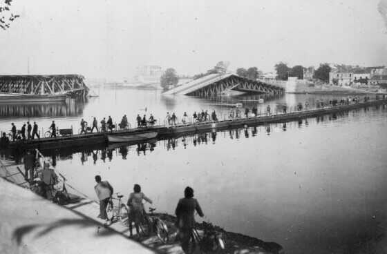 Pont de Pirmil effondré et sa passerelle provisoire