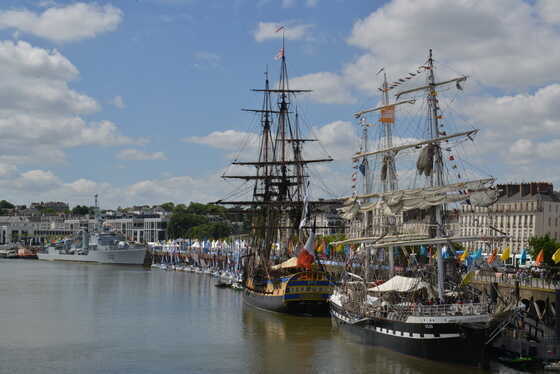 Le Belem et l'Hermione, présents à Nantes lors de l'événement Débord de Loire.