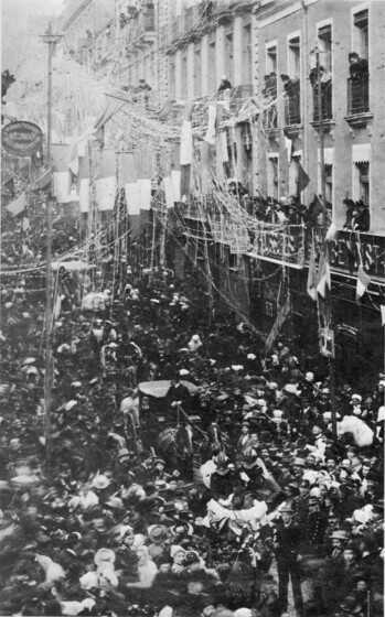 Défilé de la Mi-Carême rue Crébillon