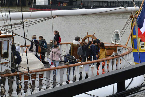 Visite du Belem par un matelot, membre de l'équipage.