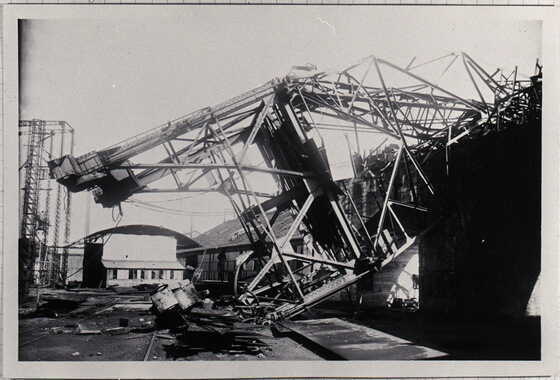 Grue détruite lors du sabotage du chantier par les Allemands