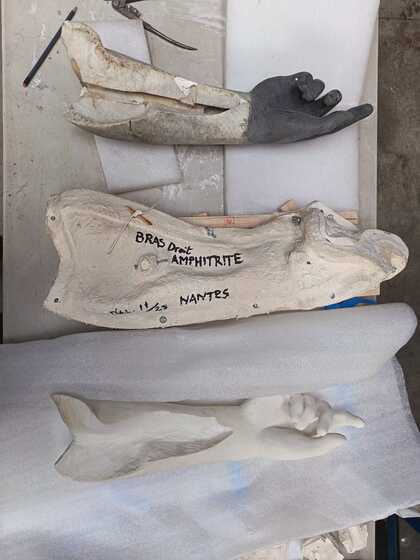 Restitution du bras de l’allégorie de Nantes