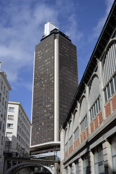 Tour Bretagne depuis la rue de l’Arche-Sèche