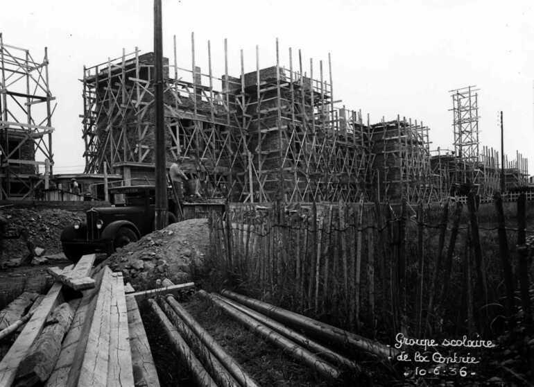Construction du groupe scolaire de la Contrie, rue de la Petite-Reine