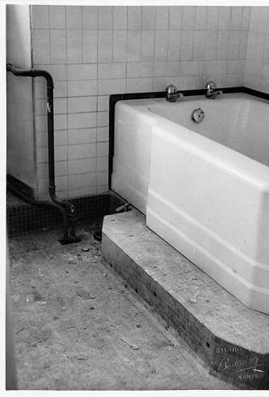 Cabine de bain des bains-douches de la rue Dupleix