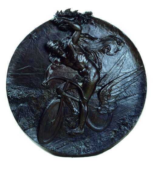 Scupture en bronze représentant le cyclisme