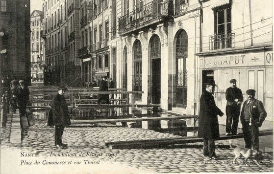 Inondations de février 1904, place du Commerce et rue Thurot