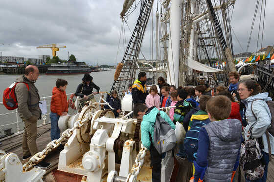 Visite du Belem par un matelot, membre de l'équipage.
