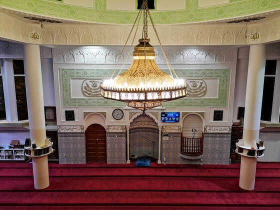 Salle de prière de la mosquée Arrahma de Nantes