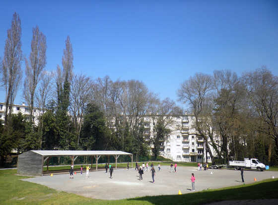 Terrain de la Saint-Clair dans l'ancien parc du domaine des Renardières, rue des Renardières