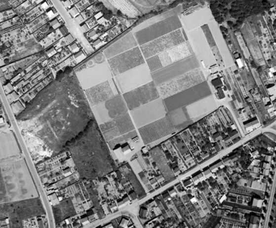 Vue aérienne du quartier avant la mise en place du premier terrain de foot du Pontereau