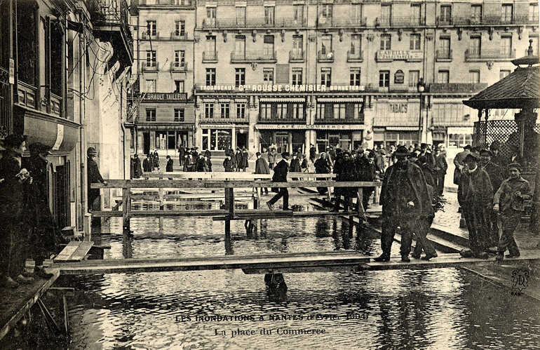 Les inondations à Nantes, la place du Commerce