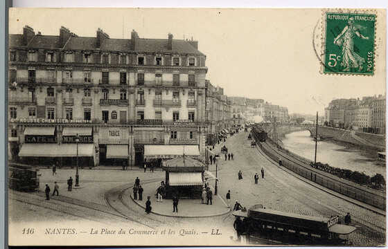 Place du Commerce et les quais