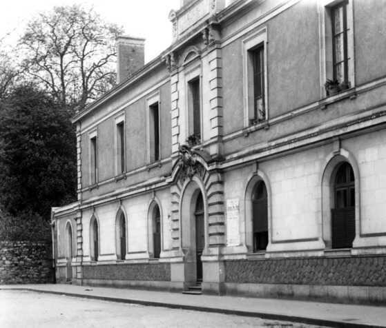Façade de l'école de filles Prairie-d’Aval