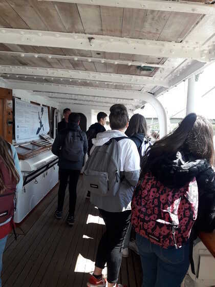 Visite du Belem par un matelot, membre de l'équipage.