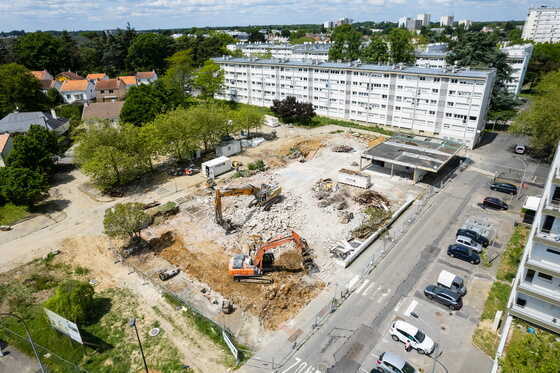Vue aérienne du chantier de démolition du centre commercial de la Boissière