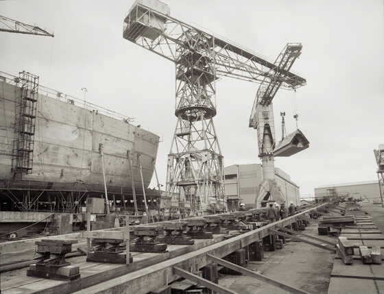 Grue Titan portant un bloc « à couple » avec une autre grue