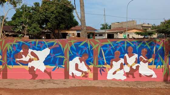 La fresque réalisée à Abomey sur un mur de l’Office de Tourisme