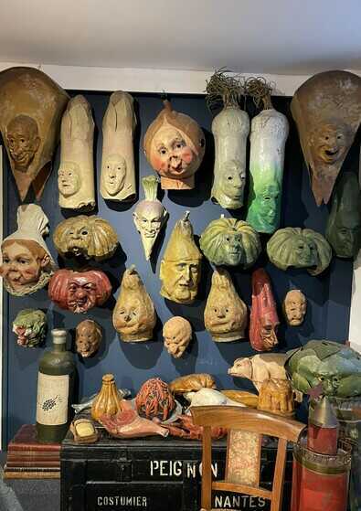 Collection de masques caricaturaux sur le thème des légumes