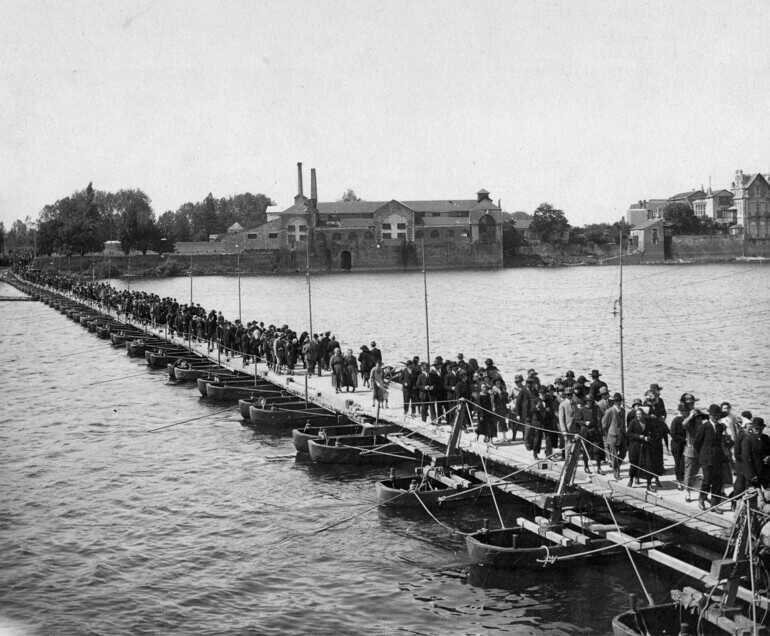 Pont de bateaux, Pirmil