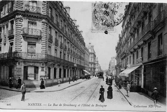 Vue de la rue de Strasbourg et de l’Hôtel de Bretagne