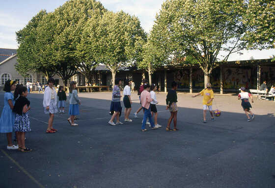 Cour de l'école primaire Ampère, 17, rue Ampère