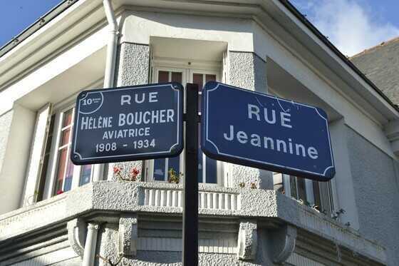 Plaques des rues Hélène Boucher et Jeannine