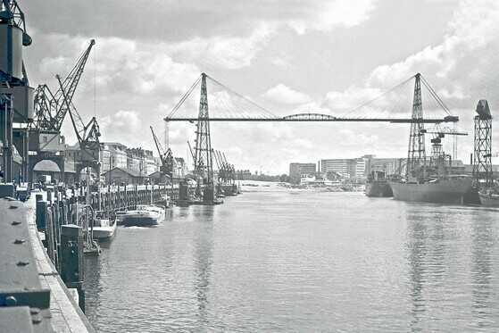 Vue sur le port de Nantes et le pont transbordeur