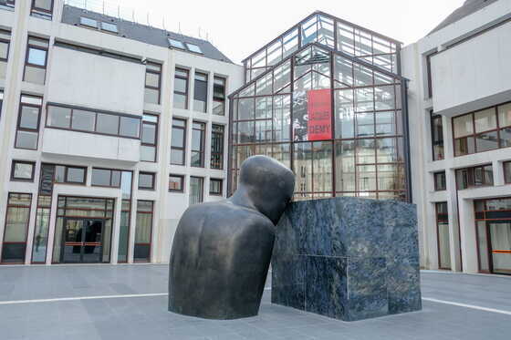 Sculpture « Le Penseur », 1 % artistique à la médiathèque