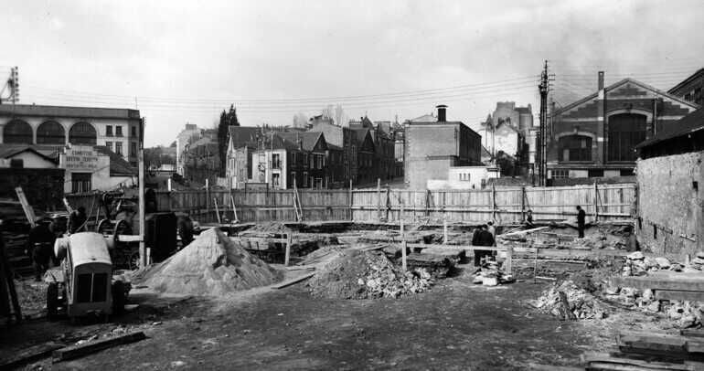 Chantier de construction de l'école maternelle, angle des rues Évariste-Luminais et Lamoricière