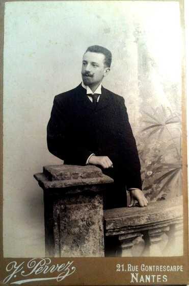 Portrait de Claude Guillon-Verne, jeune étudiant à Paris
