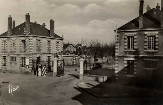 Entrée de la caserne Mellinet dans les années 1950
