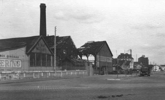 Façades des bâtiments de l'entreprise de machines agricoles Cima-Wallut et des transports Citroën