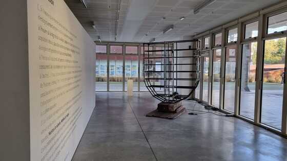 Installation artistique « Ars et Technê » par Chloé Malaise à la Maison des Hommes et des techniques