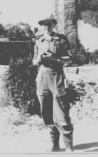 Victoire Durand-Gasselin en uniforme de la Défense Passive
