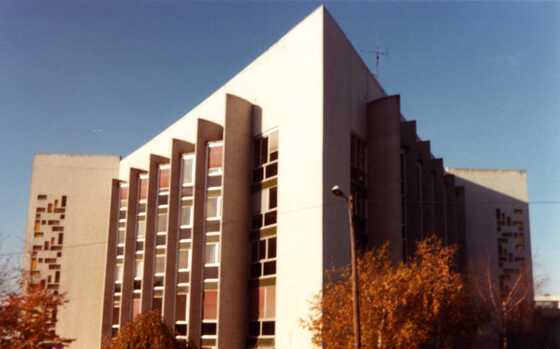 Vue des façades nord et est de l’E.S.C.A.N.