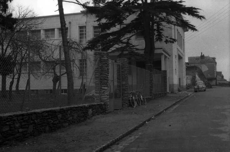 Bains-douches en cours de construction, rue de Prinquiau