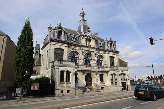 Façade principale de la mairie de Doulon